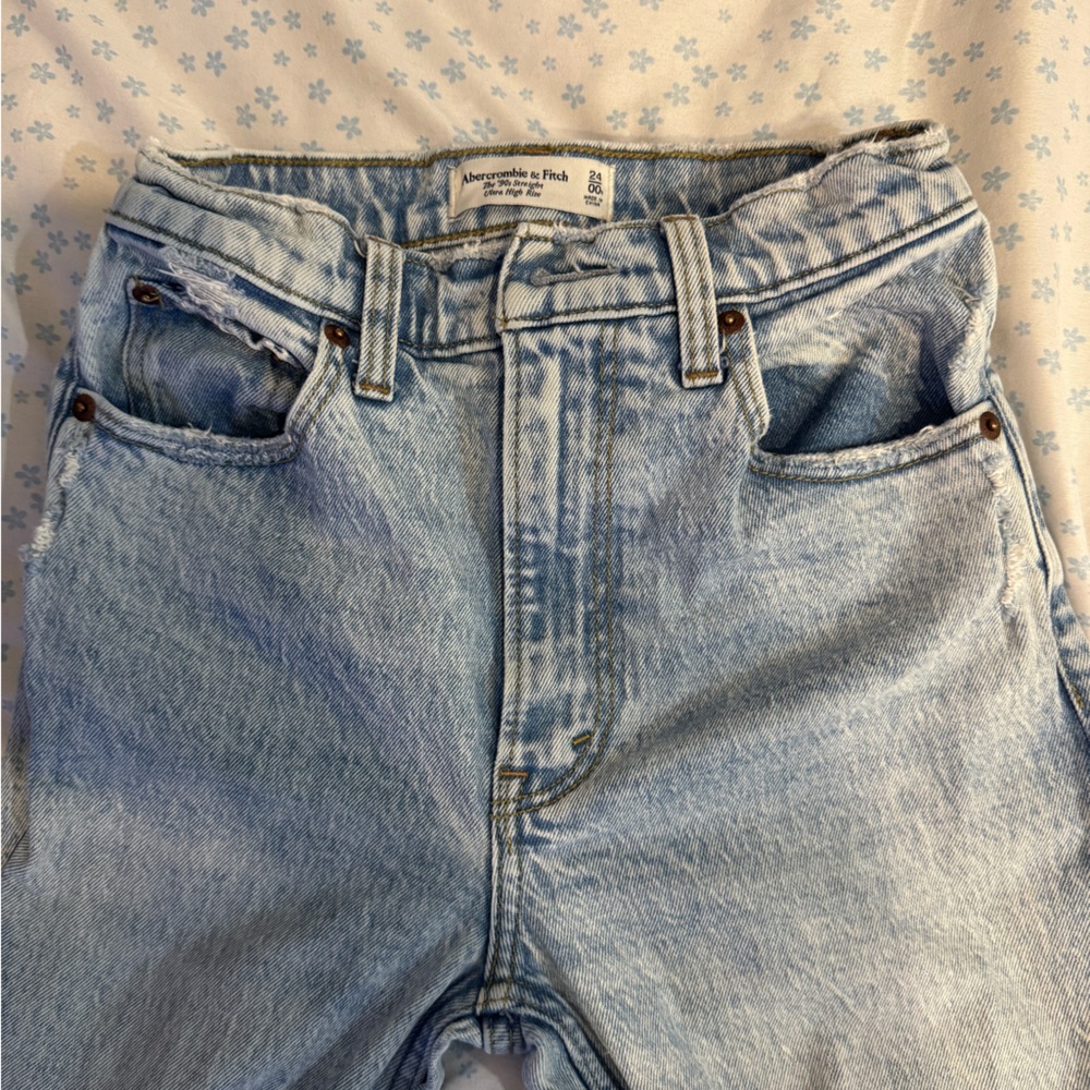 Abercrombie & Fitch Women's Light Wash Boyfriend Jeans